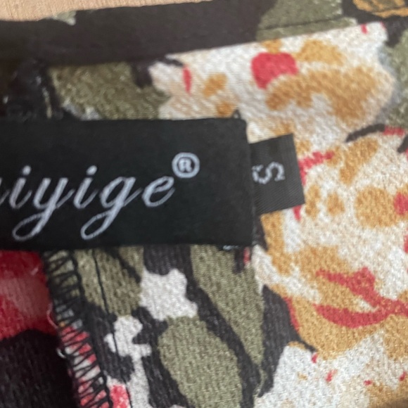 Women Floral Printed Wrap Maxi Dress - Picture 11 of 17